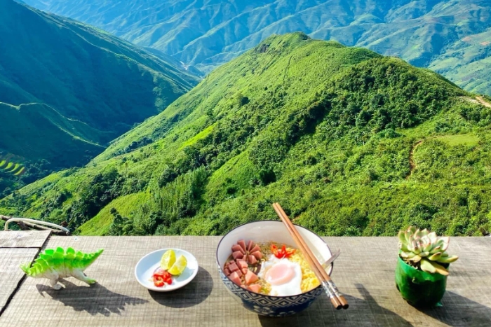 Enjoy foods with wonderful views